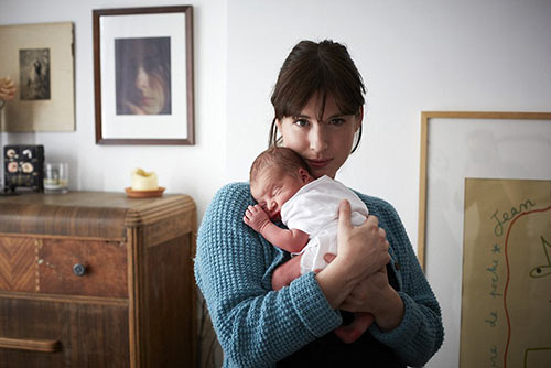 files/1428724875-2765304000000578-3032000-jenny_s_book_features_touching_photographs_of_new_mothers_cradli-a-11_1428597368673.jpg